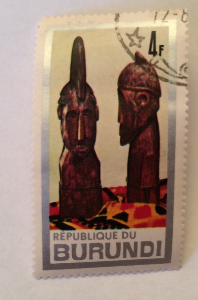 Почтовая марка Бурунди (Republique du Burundi) Ancestorfigures of Baule-tribe | Год выпуска 1967 | Код каталога Михеля (Michel) BI 339-2