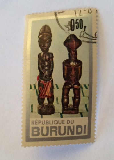 Почтовая марка Бурунди (Republique du Burundi) Ancestorfigures of Baule-tribe | Год выпуска 1967 | Код каталога Михеля (Michel) BI 335