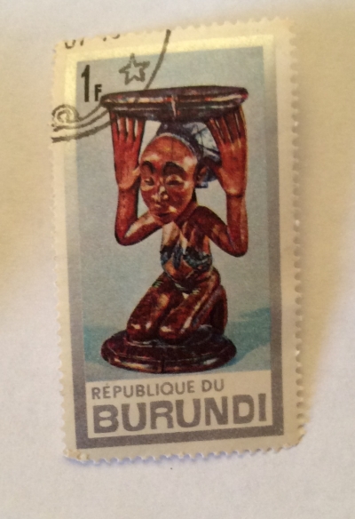 Почтовая марка Бурунди (Republique du Burundi) Seat of a chief of Bulaba-tribe | Год выпуска 1967 | Код каталога Михеля (Michel) BI 336-2