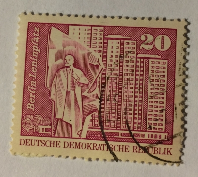Почтовая марка ГДР (DDR) Lenin monument, residential tower, Berlin | Год выпуска 1973 | Код каталога Михеля (Michel) DD 1820
