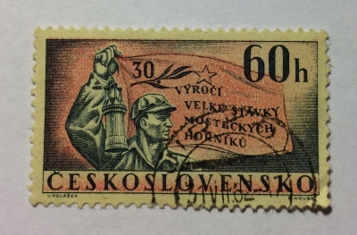 Почтовая марка Чехословакия (Ceskoslovensko) Miner and flag | Год выпуска 1962 | Код каталога Михеля (Michel) CS 1328