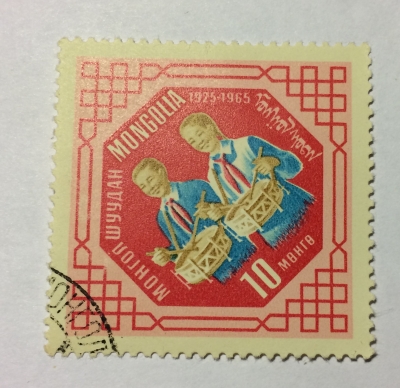 Почтовая марка Монголия - Монгол шуудан (Mongolia) Youth Drummers | Год выпуска 1965 | Код каталога Михеля (Michel) MN 394-2