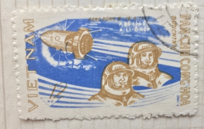 Почтовая марка Вьетнам (Vietnam) A. Leonov E P. Beliaiev | Год выпуска 1965 | Код каталога Михеля (Michel) VN 402