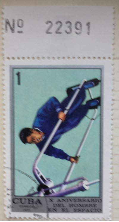 Почтовая марка Куба (Cuba correos) Cosmonaut during the training | Год выпуска 1971 | Код каталога Михеля (Michel) CU 1681