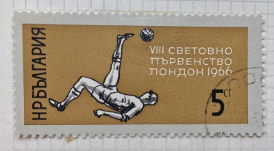 Почтовая марка Болгария (НР България) Fight for the ball | Год выпуска 1966 | Код каталога Михеля (Michel) BG 1635