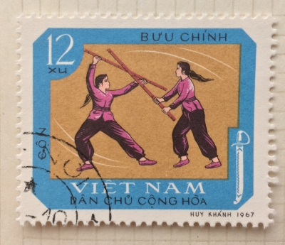 Почтовая марка Вьетнам (Vietnam) Stick - fighting | Год выпуска 1967 | Код каталога Михеля (Michel) VN 546