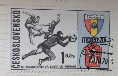 Почтовая марка Чехословакия (Ceskoslovensko ) Three Players and Badges of Rumania and Czechoslovakia | Год выпуска 1970 | Код каталога Михеля (Michel) CS 1961