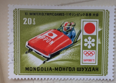 Почтовая марка Монголия - Монгол шуудан (Mongolia) Sapporo Olympic Emblem and Bobsledding | Год выпуска 1972 | Код каталога Михеля (Michel) MN 662