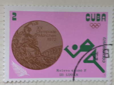 Почтовая марка Куба (Cuba correos) Bronze medal 4 x 100-meter women's relay team | Год выпуска 1973 | Код каталога Михеля (Michel) CU 1840