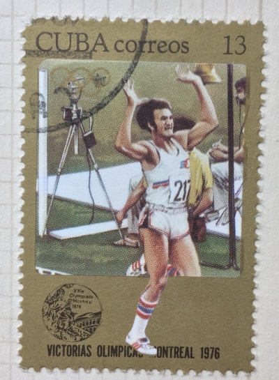 Почтовая марка Куба (Cuba correos) Gold medal: Alberto Juantorena Danger (1950), 800-m-run | Год выпуска 1976 | Код каталога Михеля (Michel) CU 2184