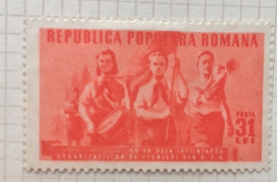 Почтовая марка Румыния (Posta Romana) Young Pioneers marching | Год выпуска 1950 | Код каталога Михеля (Michel) RO 1228
