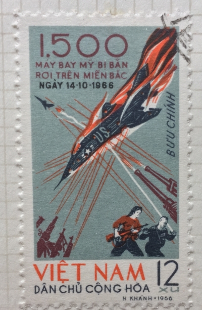 Почтовая марка Вьетнам (Vietnam) US aircraft F.4 in flames | Год выпуска 1966 | Код каталога Михеля (Michel) VN 450