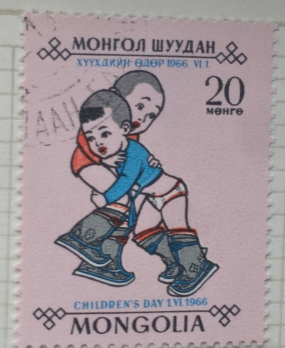 Почтовая марка Монголия - Монгол шуудан (Mongolia) Children playing | Год выпуска 1966 | Код каталога Михеля (Michel) MN 447