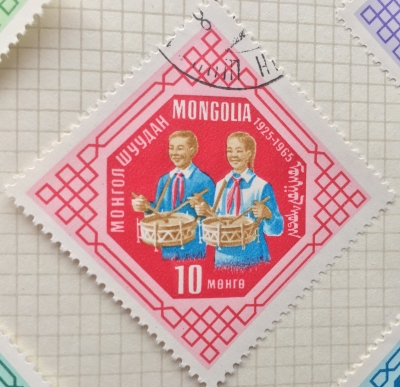 Почтовая марка Монголия - Монгол шуудан (Mongolia) Youth Drummers | Год выпуска 1965 | Код каталога Михеля (Michel) MN 394
