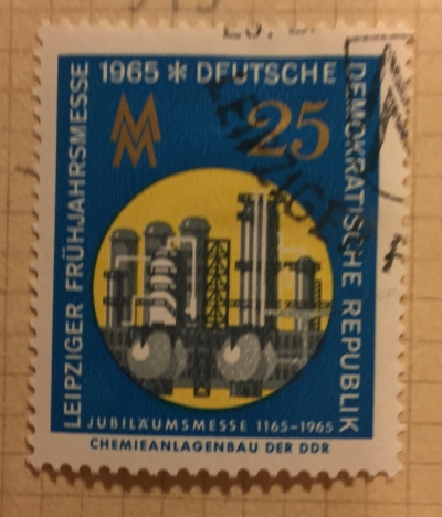 Почтовая марка ГДР (DDR) Chemical plant | Год выпуска 1965 | Код каталога Михеля (Michel) DD 1092