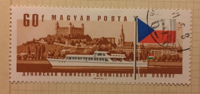 Почтовая марка Венгрия (Magyar Posta) Diesel Hydrobus, Bratislava Castle, Czechoslovak Flag | Год выпуска 1967 | Код каталога Михеля (Michel) HU 2324A