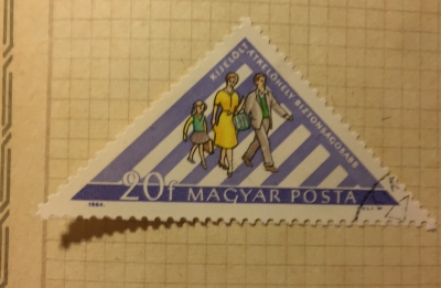 Почтовая марка Венгрия (Magyar Posta) Crossing the road in safety | Год выпуска 1964 | Код каталога Михеля (Michel) HU 2064A