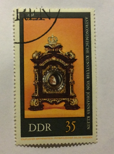 Почтовая марка ГДР (DDR) TABLE CLOCK | Год выпуска 1975 | Код каталога Михеля (Michel) DD 2059