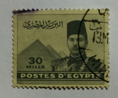 Почтовая марка Египет (Postes Egypte) King Farouk in front of the Pyramids of Gizeh | Год выпуска 1946 | Код каталога Михеля (Michel) EG 253