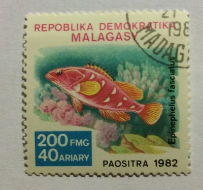 Почтовая марка Мадагаскар (Repoblika Malagasy) Blacktip Grouper (Epinephelus fasciatus) | Год выпуска 1982 | Код каталога Михеля (Michel) MG 911