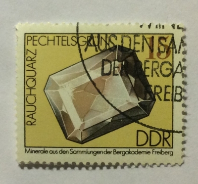 Почтовая марка ГДР (DDR) Smoky quartz from Pechtelsgrün | Год выпуска 1974 | Код каталога Михеля (Michel) DD 2007